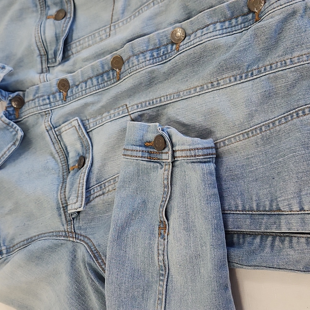 Social Standard By Sanctuary Jean Jacket. Light Wash. Size XL - Picture 6 of 11